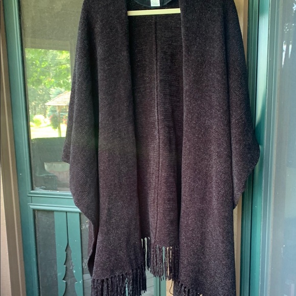 Black Fringe Shawl - Picture 5 of 7